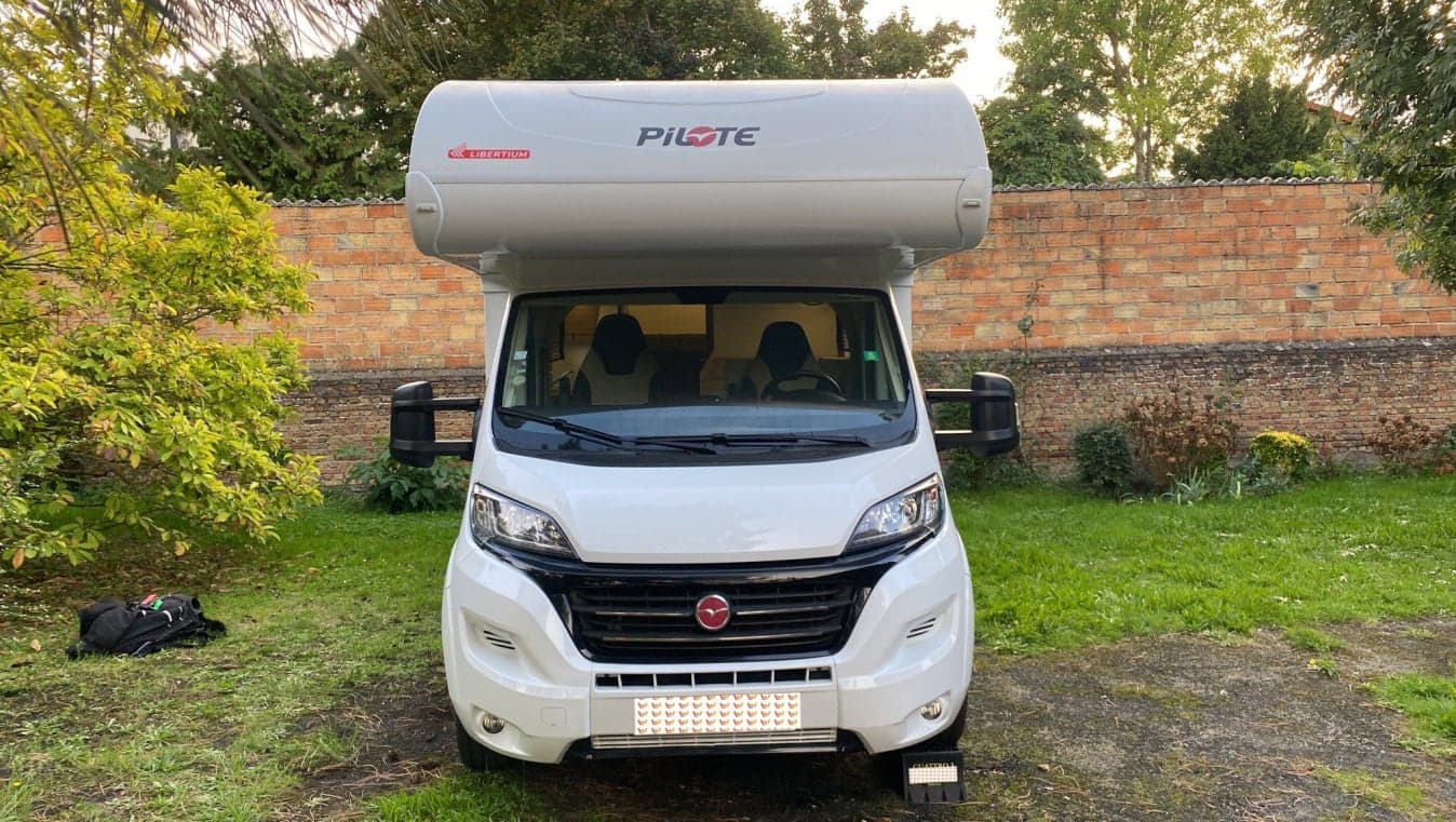 PILOTE C690G Essentiel – Capucine Premium 6 places – 1