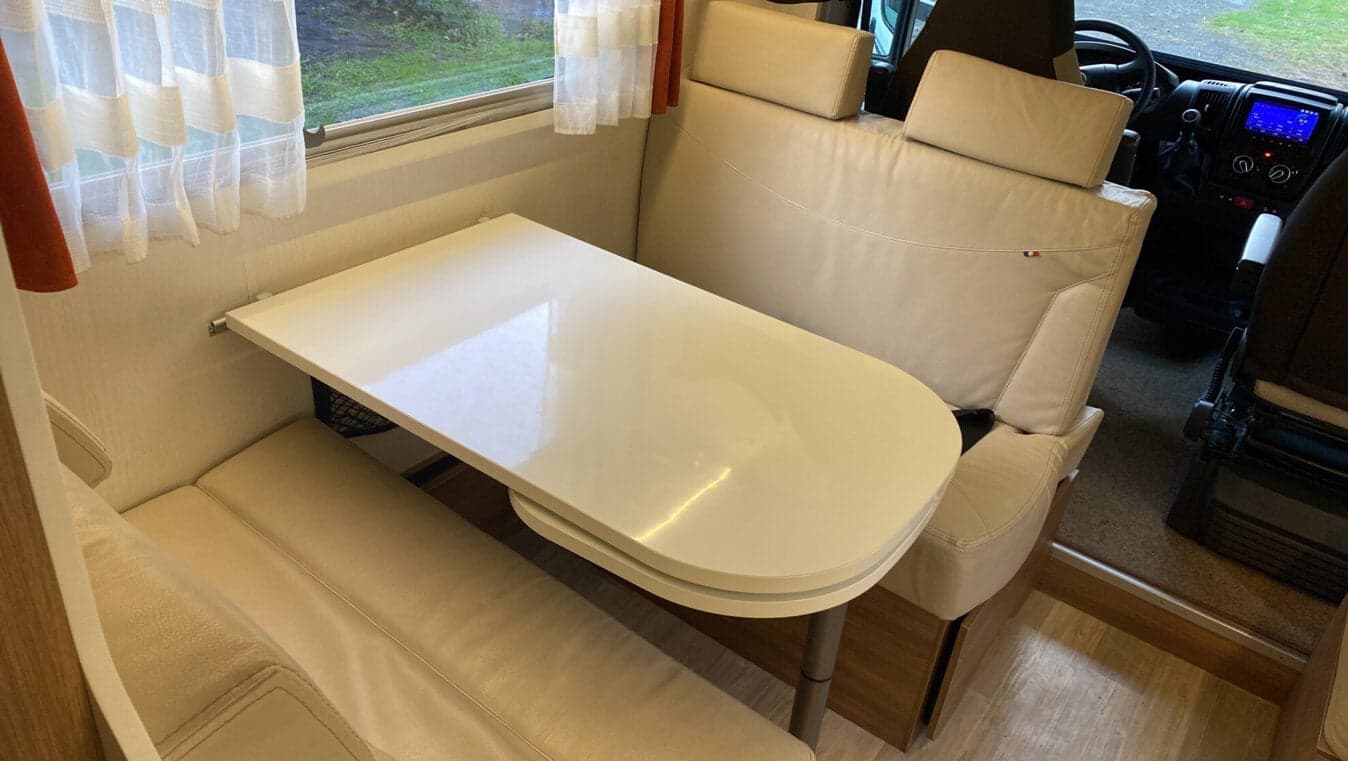 PILOTE C690G Essentiel – Capucine Premium 6 places – 6