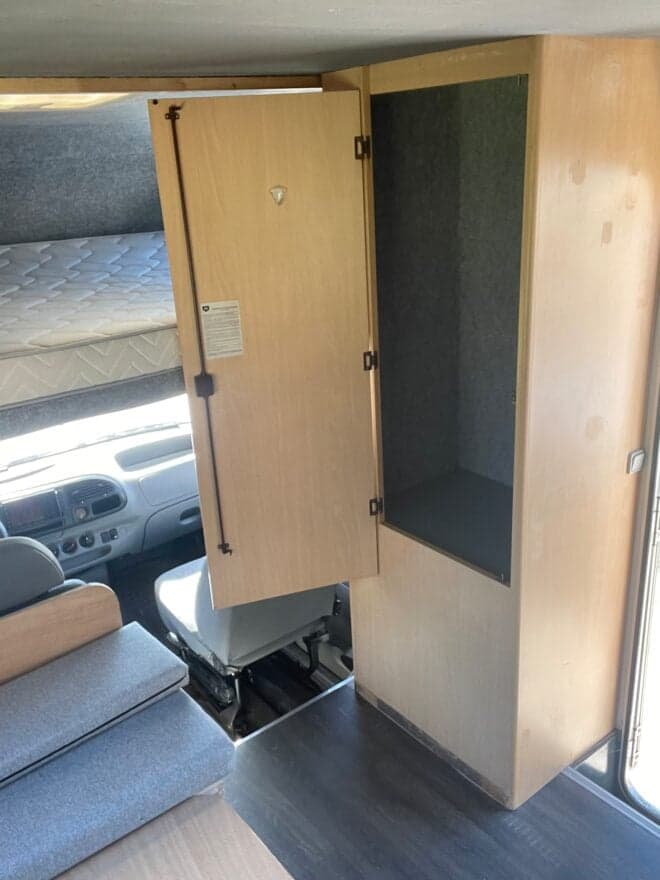 FORD TRANSIT 2.2 TDCI 140 CV – Capucine rénovée – 10