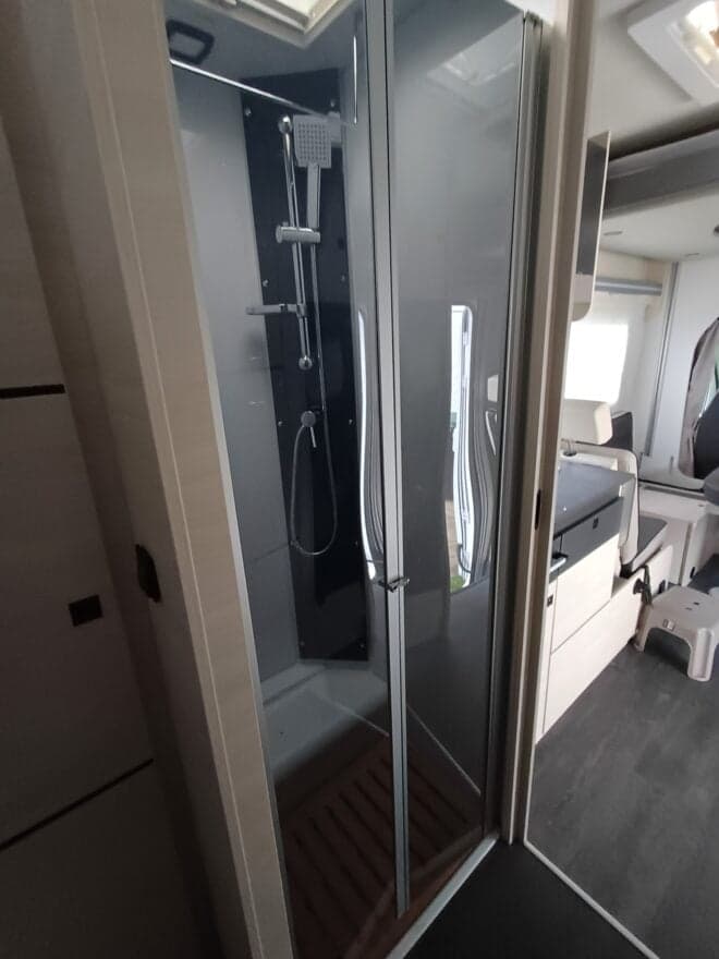  CHALLENGER 380 Graphite Ultimate – Profilé premium boîte auto – 5