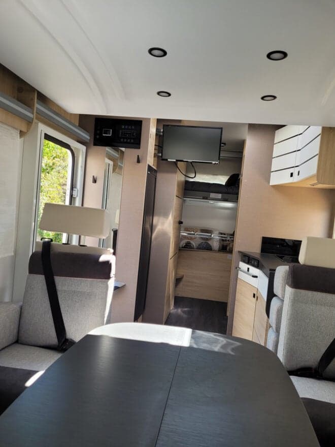 CHALLENGER 380 Start Edition – Profilé familial 5 couchages – 8