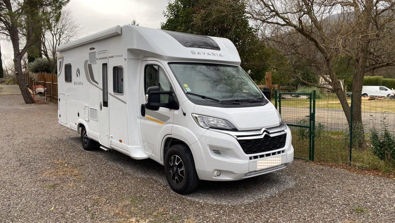 BAVARIA T746 FC – Profilé récent 4 couchages tout équipé – 1