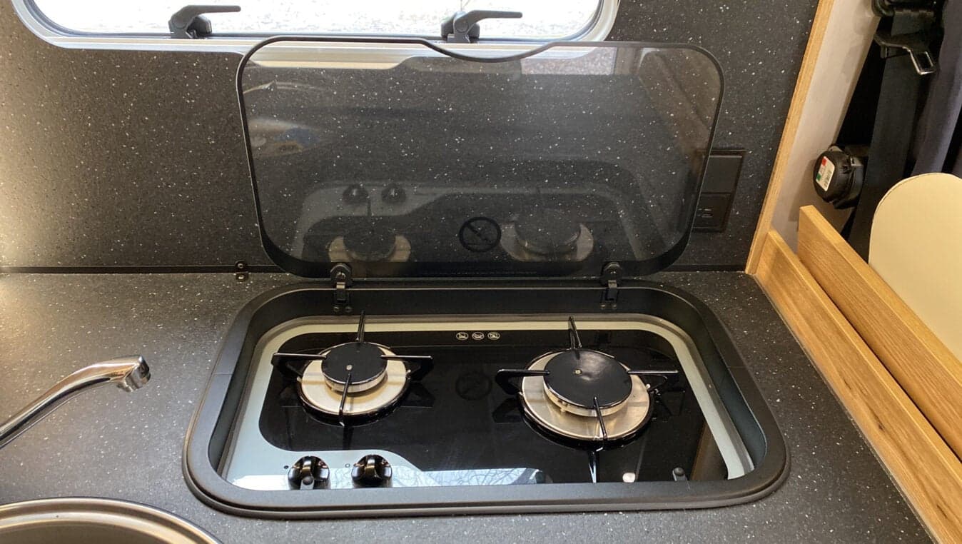 BAVARIA T746 FC – Profilé récent 4 couchages tout équipé – 3