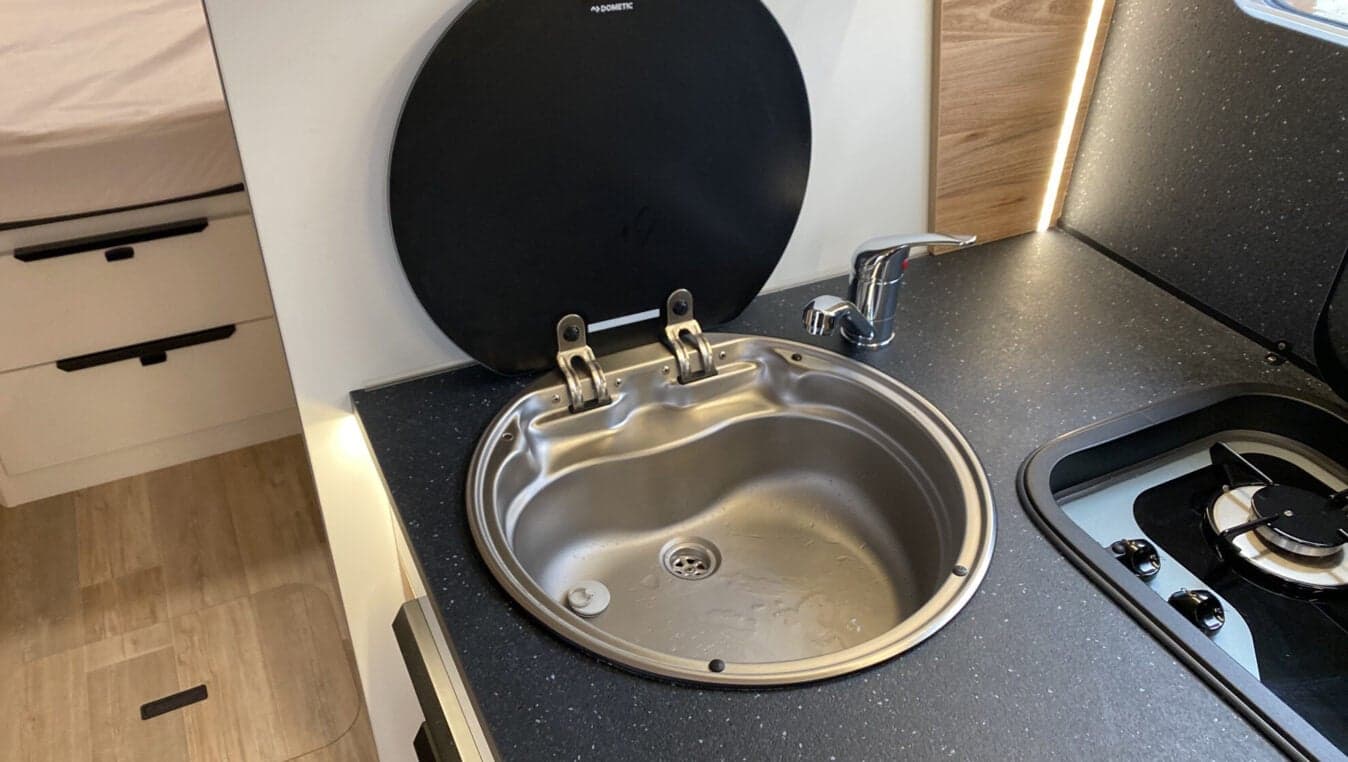 BAVARIA T746 FC – Profilé récent 4 couchages tout équipé – 4