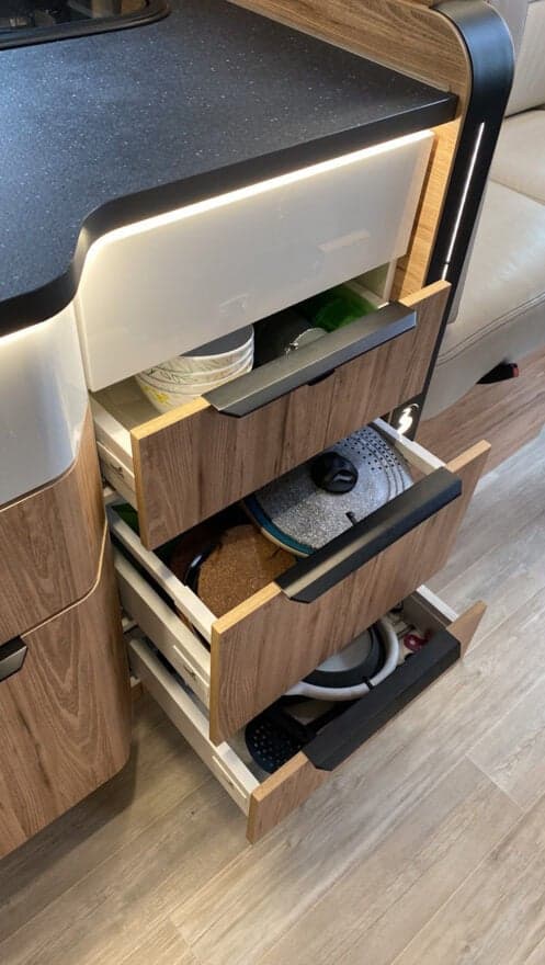 BAVARIA T746 FC – Profilé récent 4 couchages tout équipé – 6