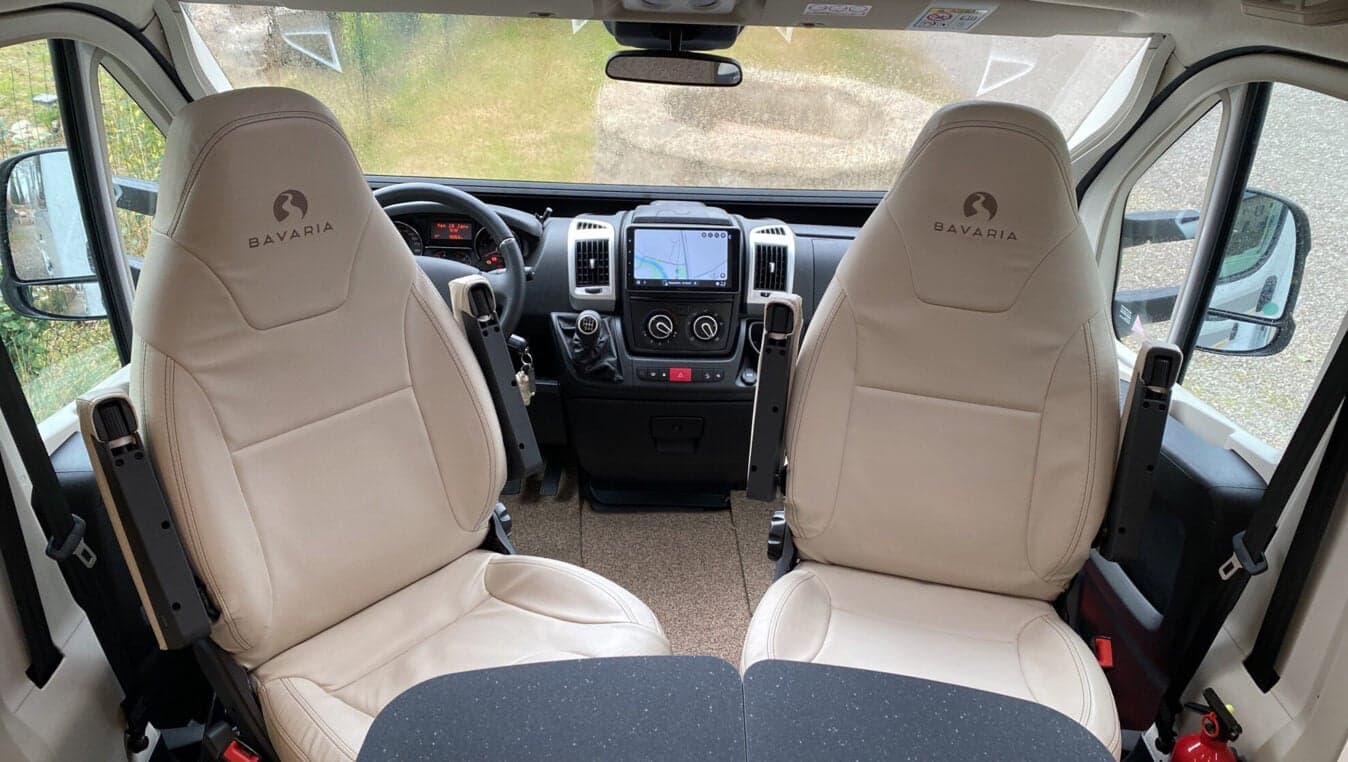 BAVARIA T746 FC – Profilé récent 4 couchages tout équipé – 7