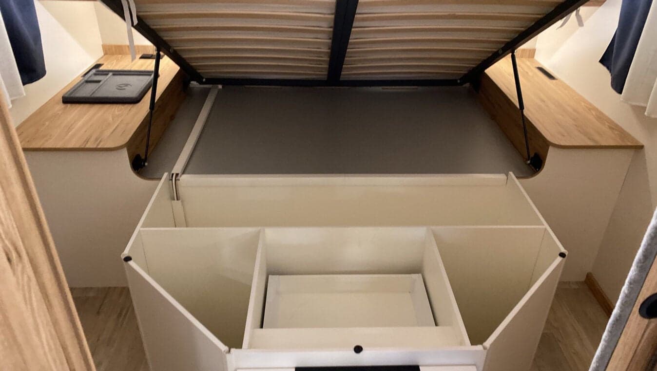 BAVARIA T746 FC – Profilé récent 4 couchages tout équipé – 9