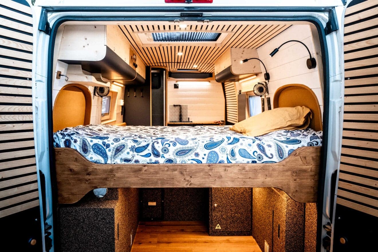 Peugeot Boxer L4H2 – Fourgon aménagé premium 3 couchages autonome – 3