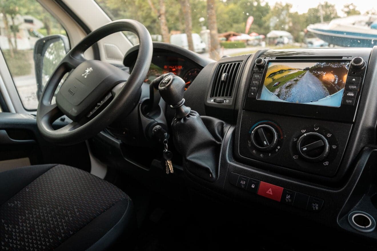 Peugeot Boxer L4H2 – Fourgon aménagé premium 3 couchages autonome – 4